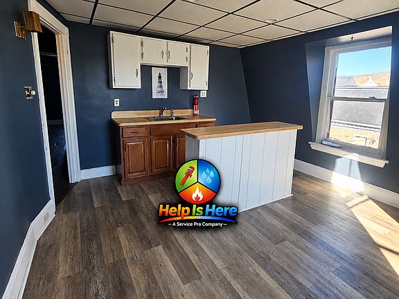 4th image of 422 Windsor St APT 3