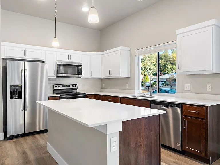 615 N Locust St — Photo 10