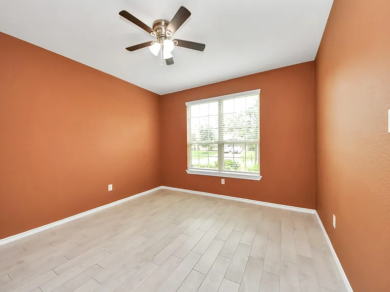 28215 Shorecrest Ln — Photo 5