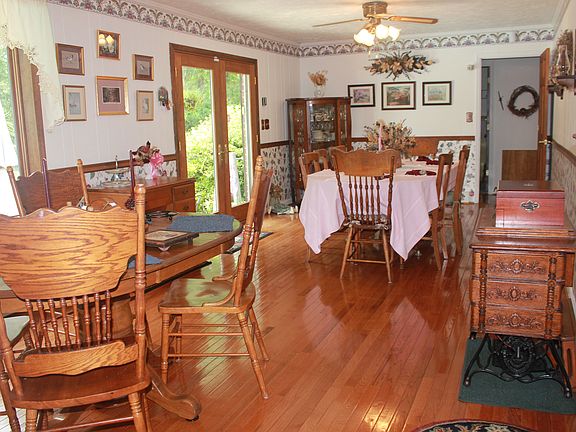 Dining/Breakfast Nook