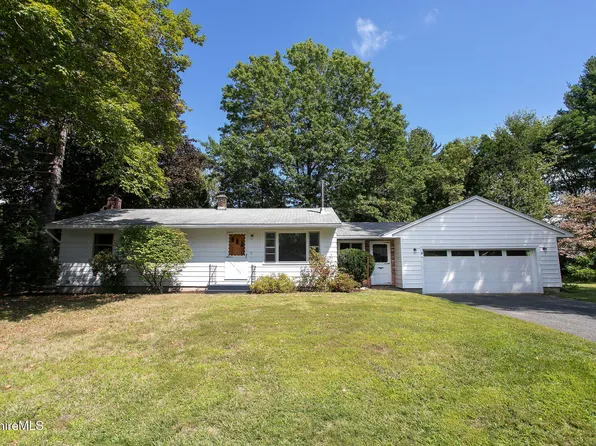 8 Stillwell St, Great Barrington, MA 01230