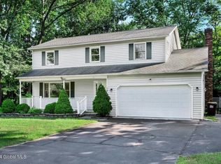14 McGregor Ct, Clifton Park, NY 12065
