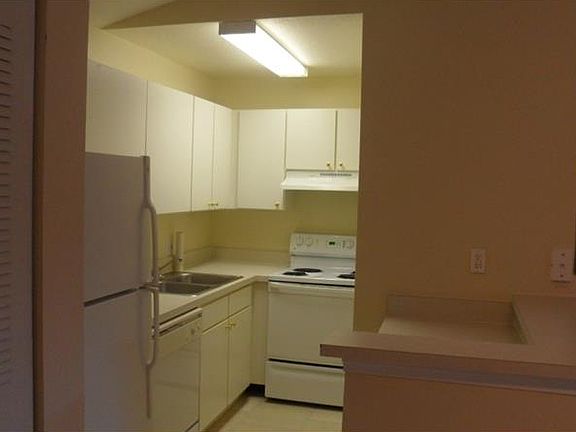 5th image of 9248 Lake Chase Island Way