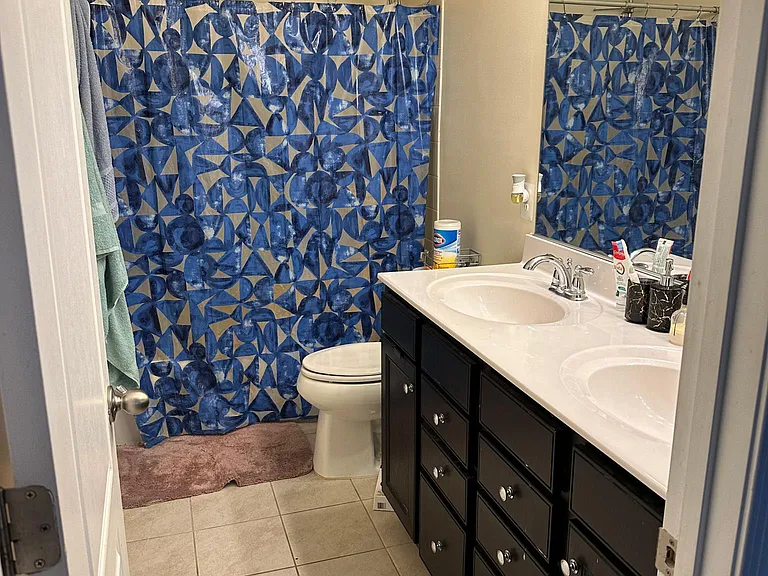 Upper-level bathroom