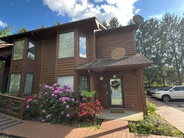 705 Colhoun St NE, Christiansburg, VA 24073