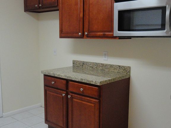 4th image of 822 N D St
