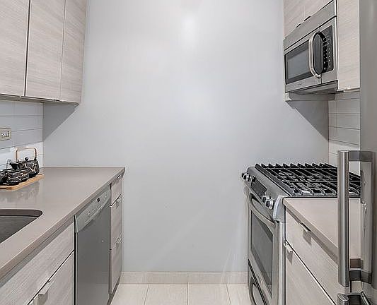 3rd image of 145 E 48th St APT 15A
