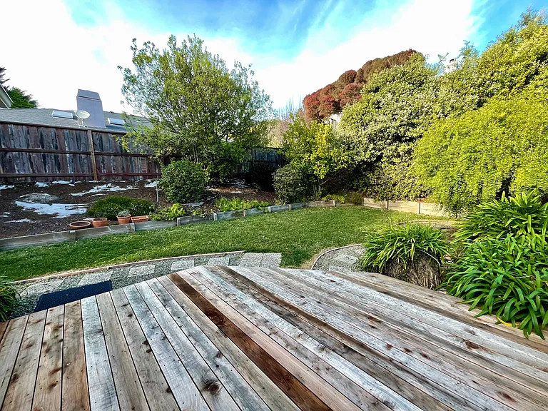 2 Greenbrier Ct — Photo 33