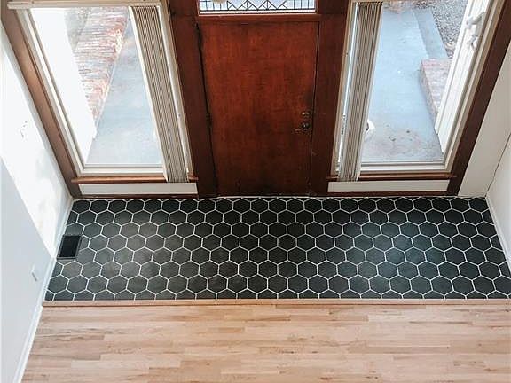 2nd image of 6652 Lockwood Ln