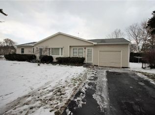 166 Creek Meadow Ln, Rochester, NY 14626