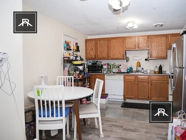 219 Kent St #1 — Photo 2