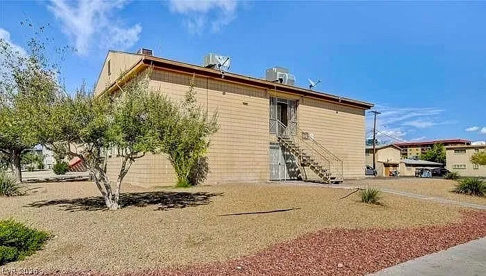2 bed, 2.0 bath, 943 sqft, $1,275 — Photo 1