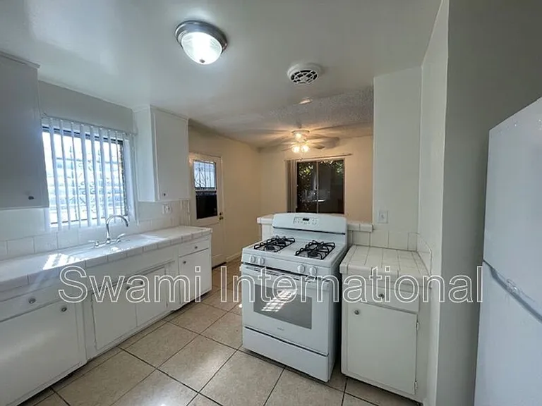 1303 W 107th St — Photo 15