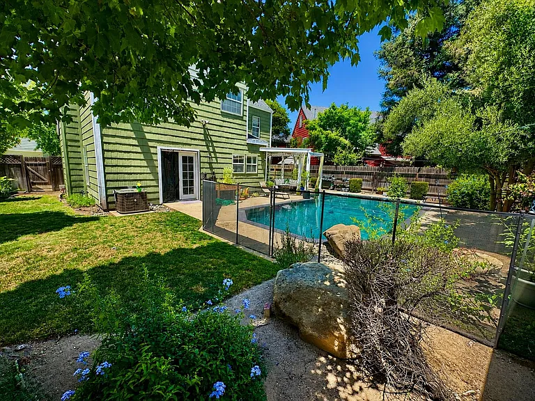 1047 E Monticello Cir — Photo 33
