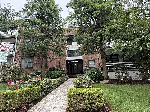 16 Stoner Ave Photo 1