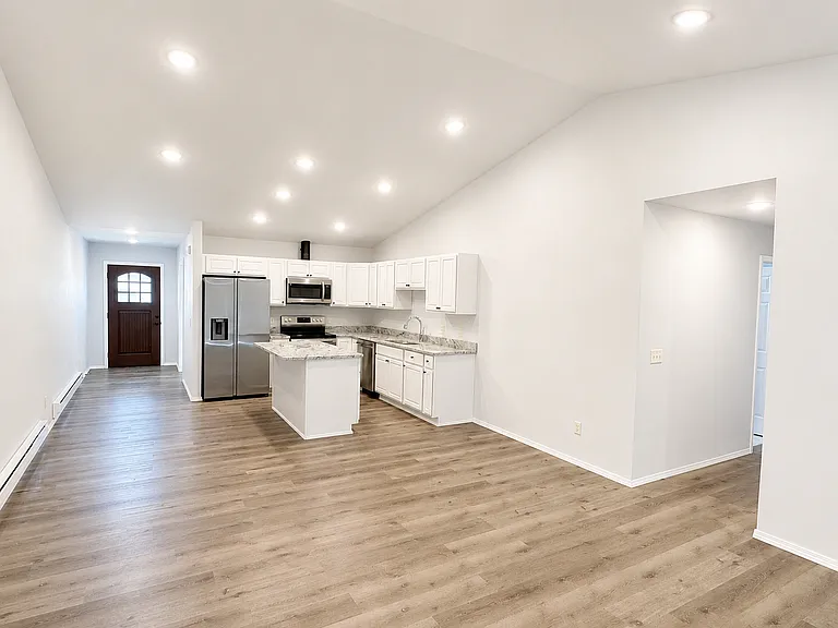 2489 Chestnut Dr — Photo 7