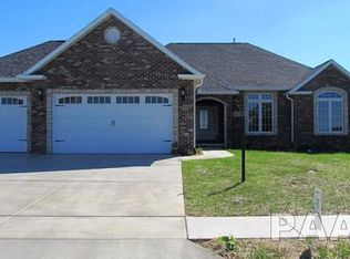 3728 Grandview Ct, Pekin, IL