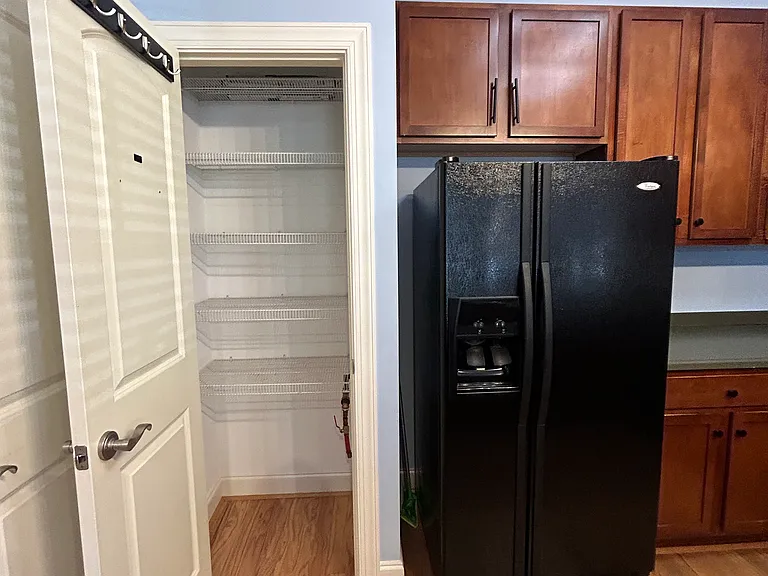 622 N Elm St #H — Photo 13