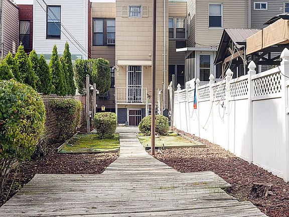 5th image of 157 McDonald Ave