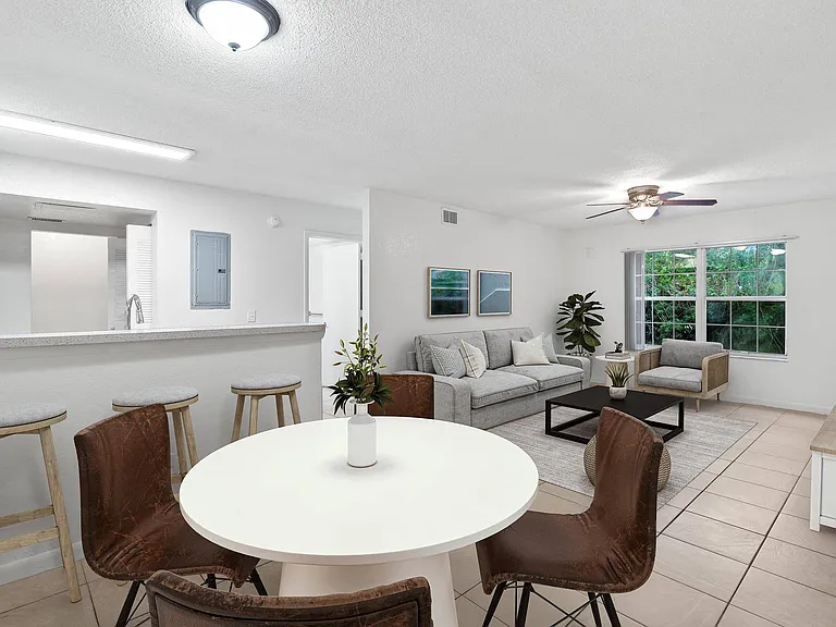 Taylor Pointe Apartments — Photo 27