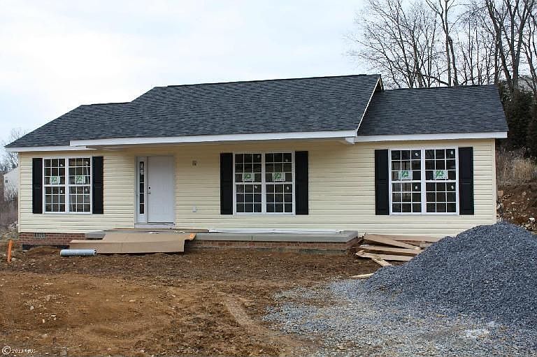 2nd image of 615 Cedar Ct