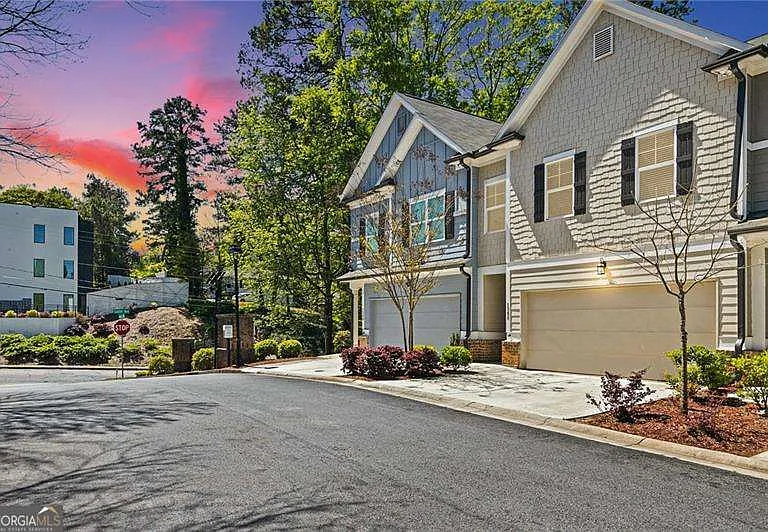 1395 Heights Park Dr SE — Photo 1
