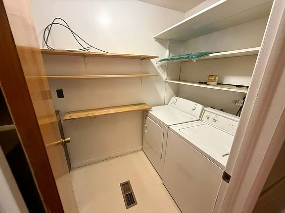 5th image of 241 W North St