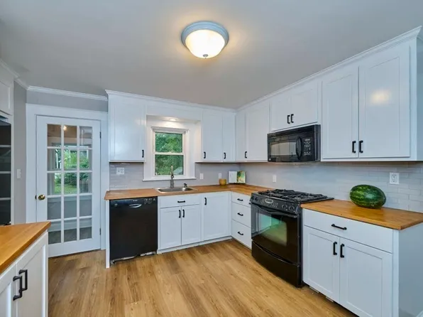 104 Bullard St, Walpole, MA 02081