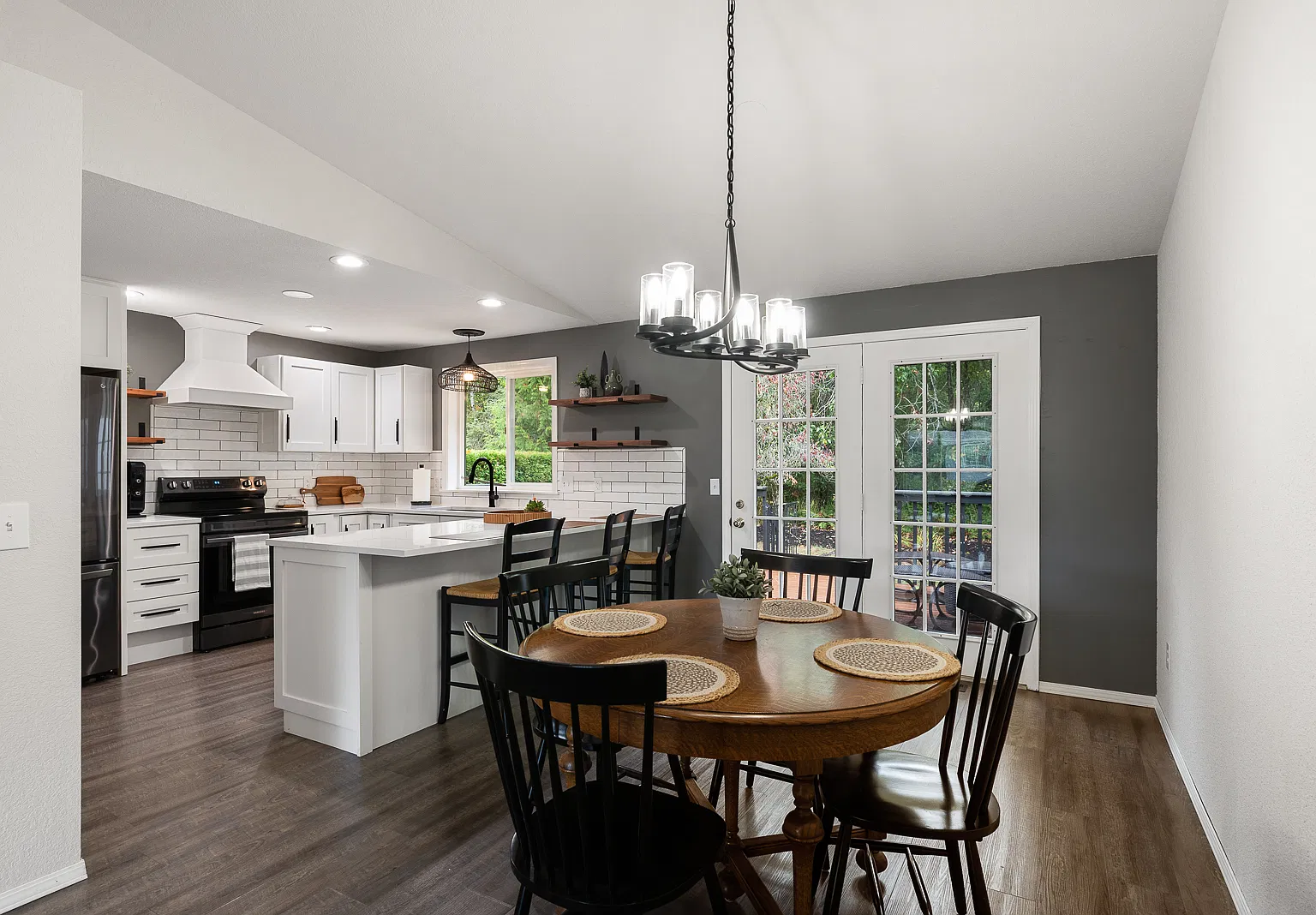 2901 Club Ct — Photo 2