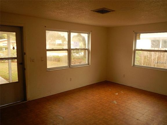3rd image of 652 51st Ave S