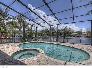 490 Tamarind Dr, Hallandale Beach, FL 33009