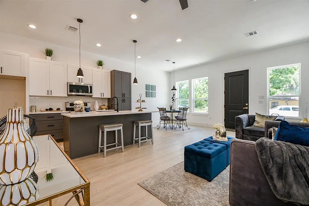 3 bed, 1221 sqft, $1,950 — Photo 3