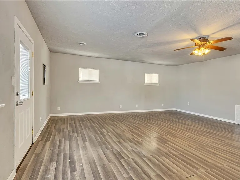 545 SW 46th St — Photo 15