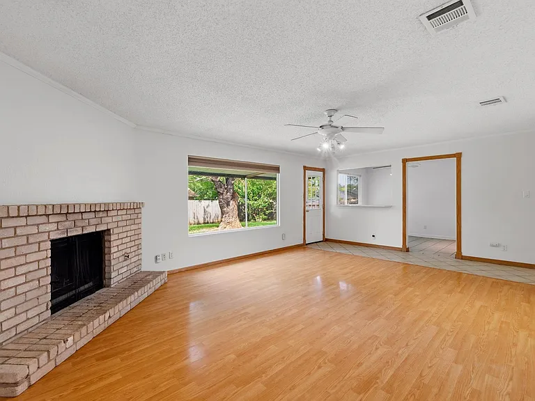 3009 Bushnell Dr — Photo 4