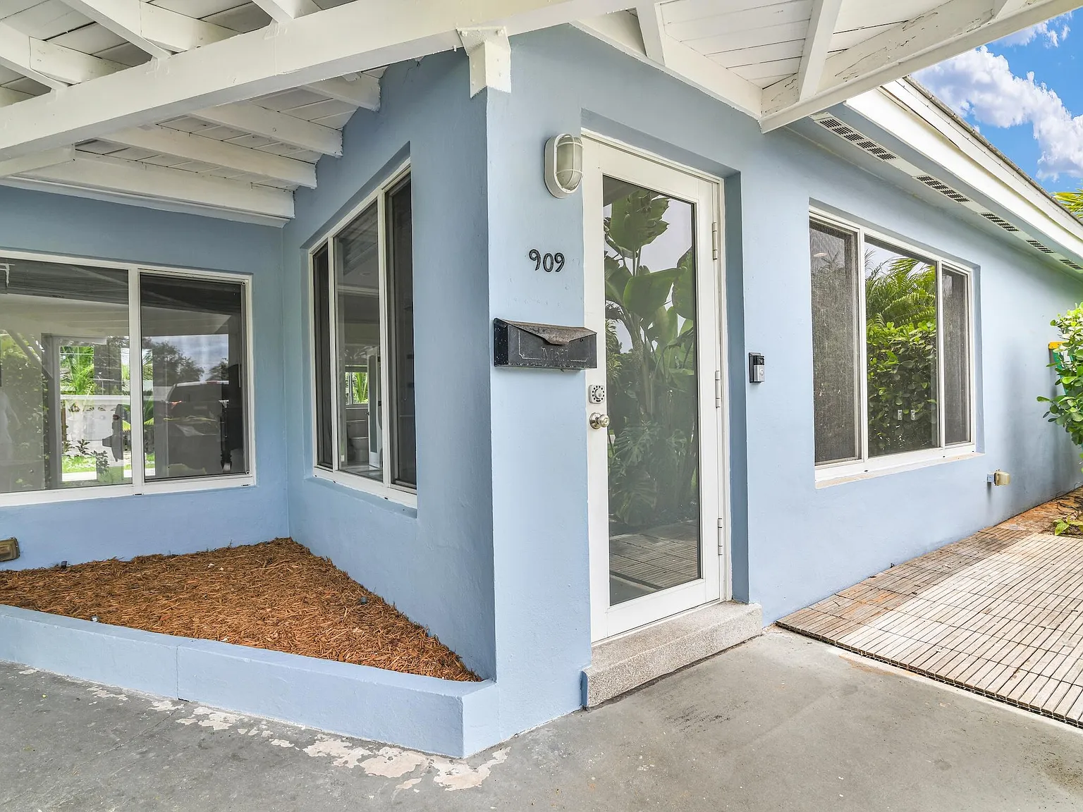 2 bed, 2.0 bath, 1145 sqft, $3,750 — Photo 1