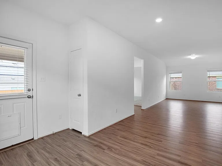 21409 Resource Rd — Photo 8