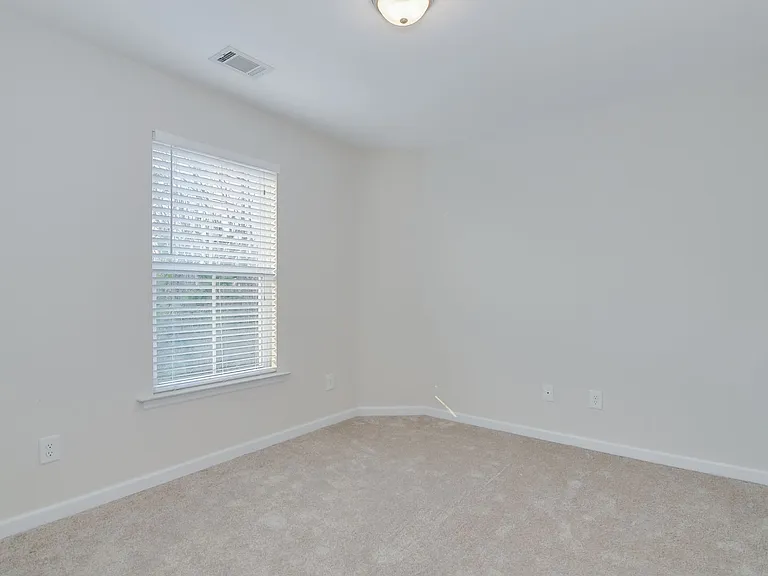 703 Sycamore Ct — Photo 21
