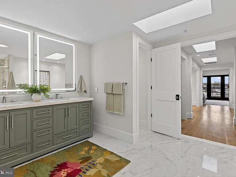 629 S Carolina Ave SE — Photo 35