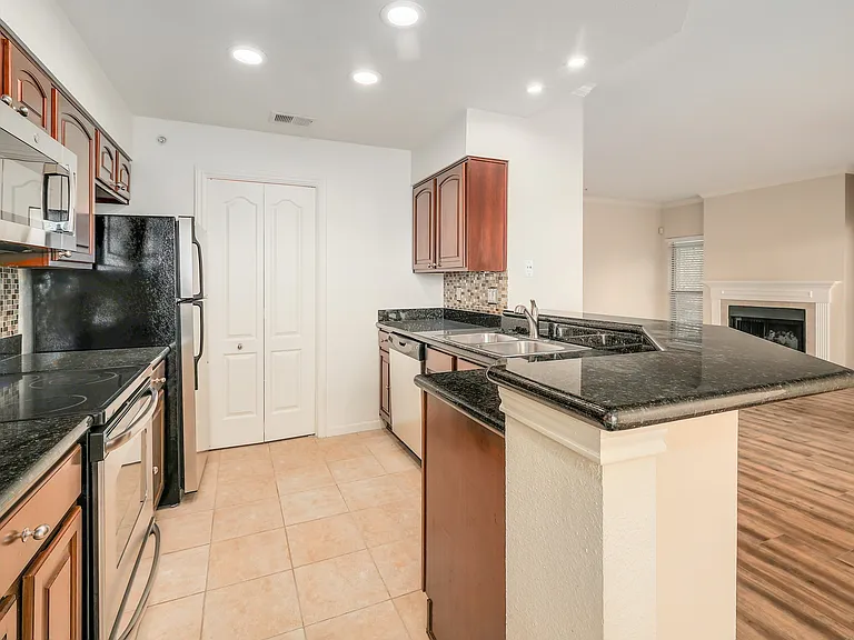 6000 Shepherd Mountain Cv #503 — Photo 12