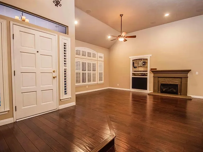1838 E Shea Dr — Photo 3