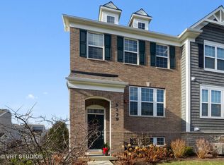 3179 Coral Ln, Glenview, IL