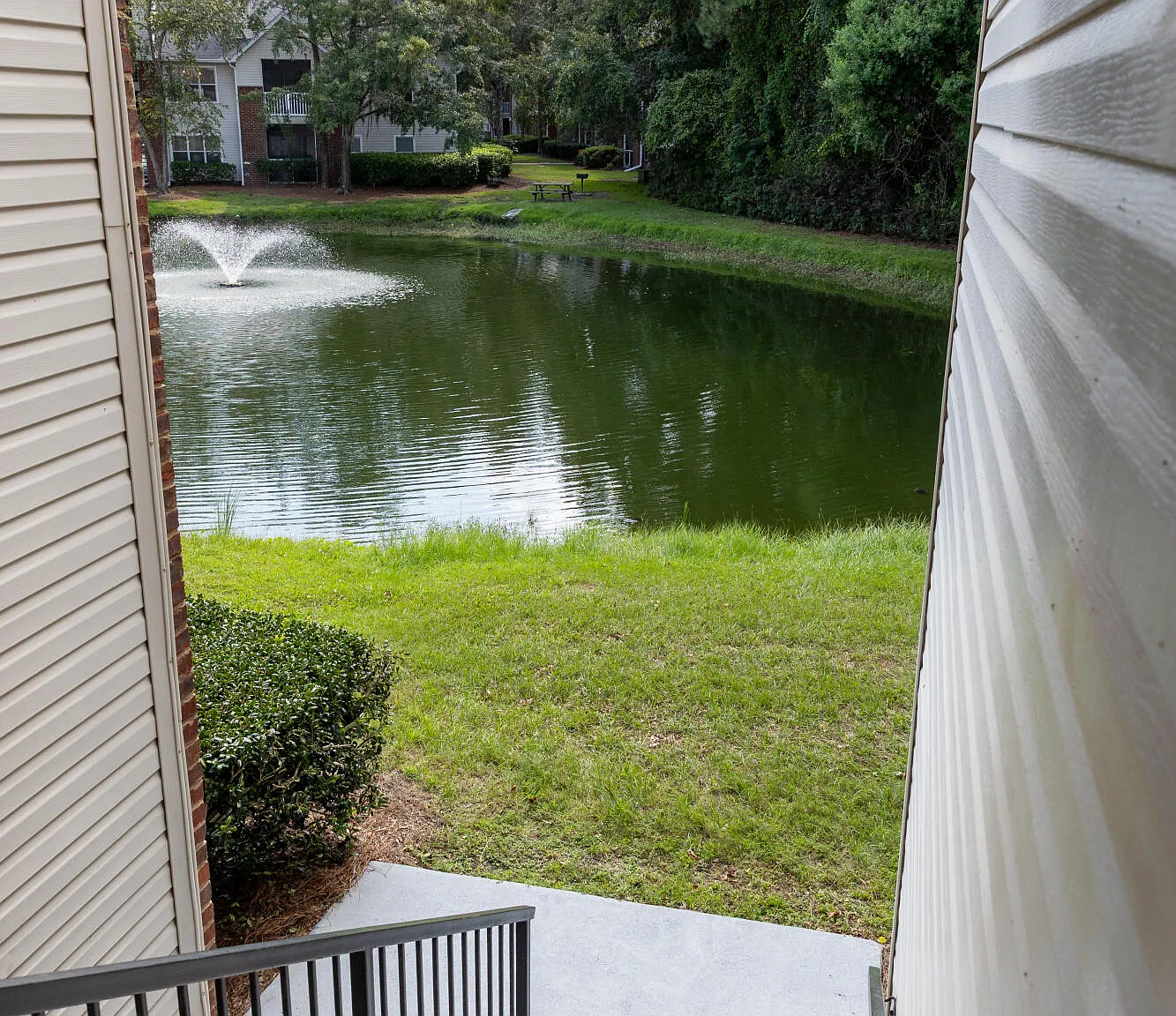 2 bed, 2.0 bath, 1077 sqft, $2,250 — Photo 2