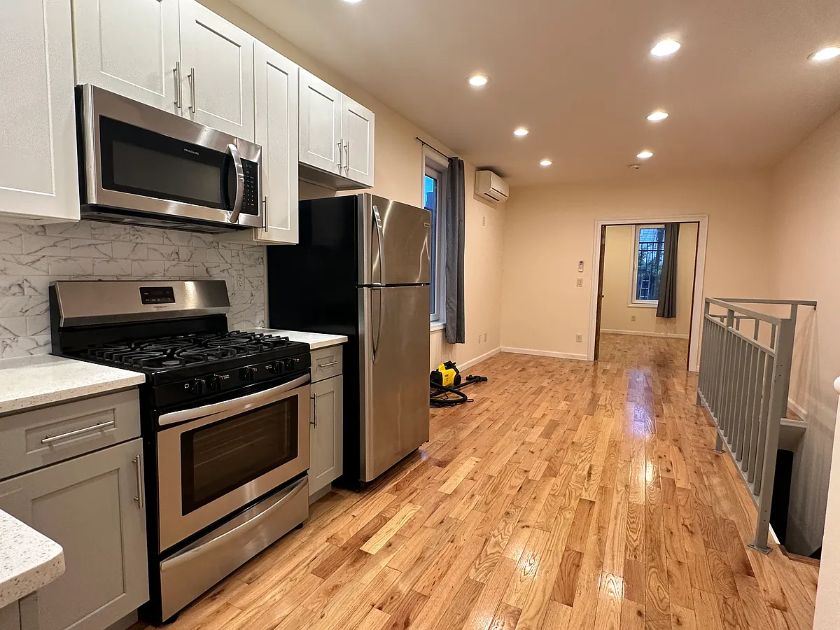 Building Photo - 60-80 56th St #2R