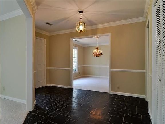 4th image of 905 Lakemont Dr