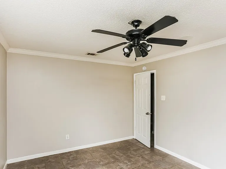 7404 Cheryl Ct — Photo 8