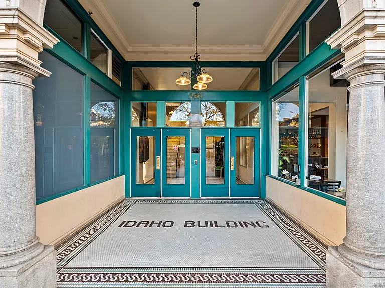 Idaho Building Apartments — Photo 14
