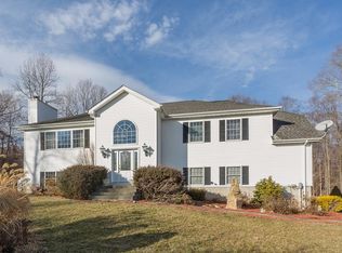 422 Bullet Hole Rd, Mahopac, NY 10541