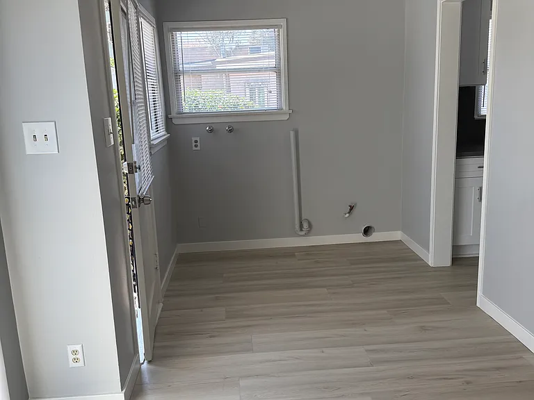 2386 Woods Ave — Photo 8