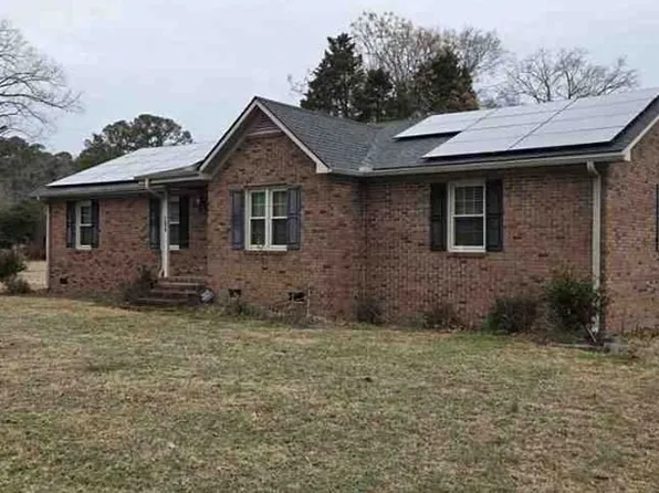 204 W Edgecombe St, Whitakers, NC 27891