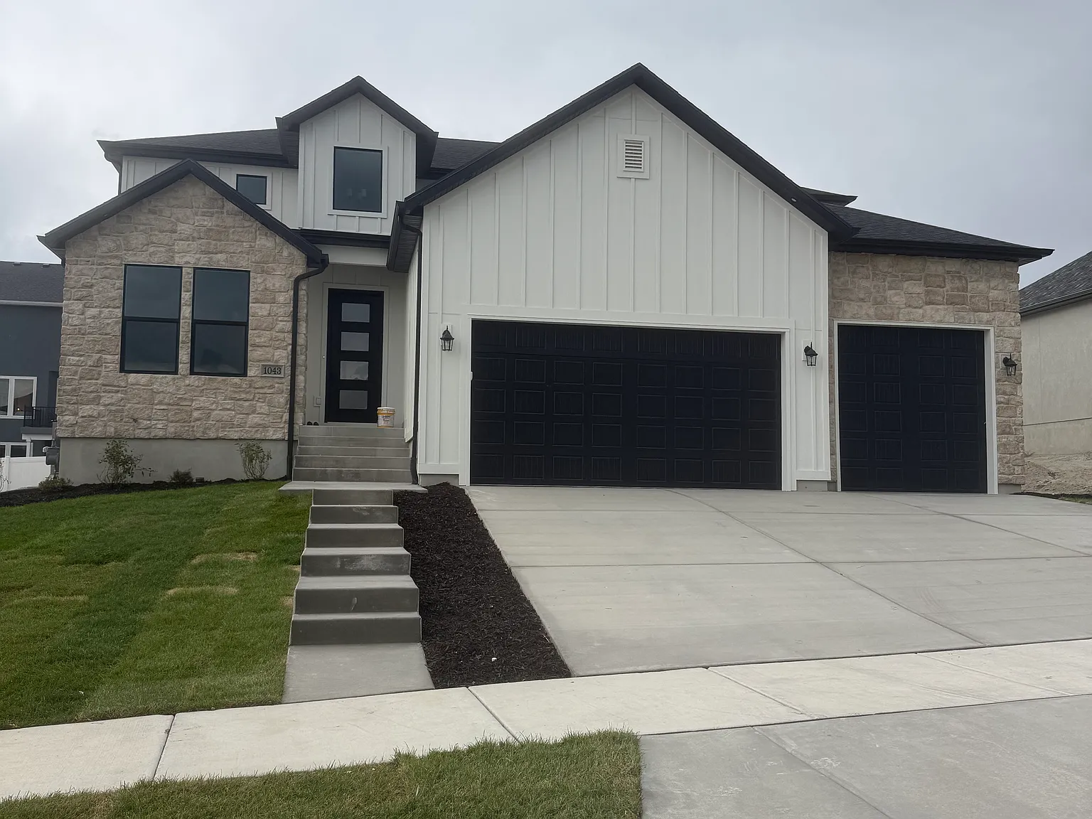 3 bed, 1686 sqft, $2,200 — Photo 1